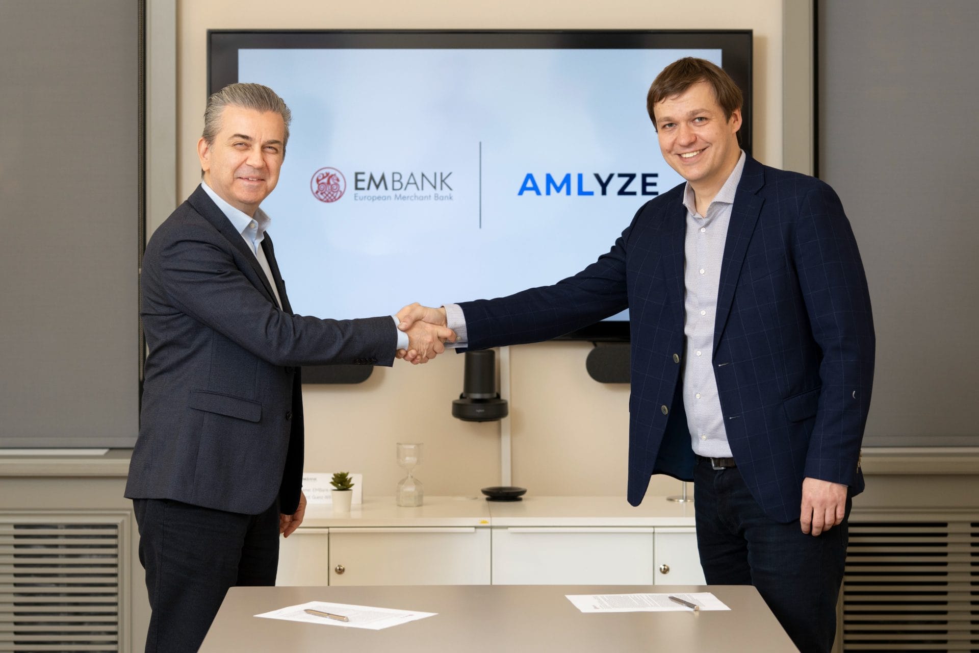 Sarp Demiray, CEO of European Merchant Bank (left), and Gabrielius Erikas Bilkštys, CEO and Co-Founder at AMLYZE